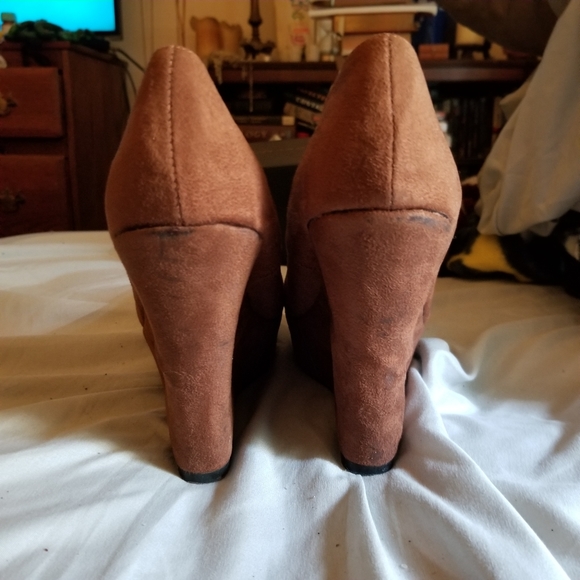 Sexy Tan Suede Platform Wedge Heels - Picture 4 of 5